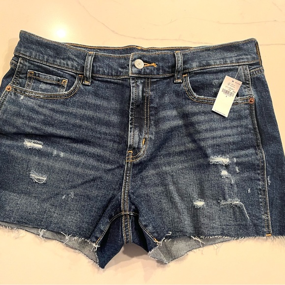 OLD NAVY•mid rise boyfriend 3” ripped denim shorts 8 NWT - Picture 2 of 6